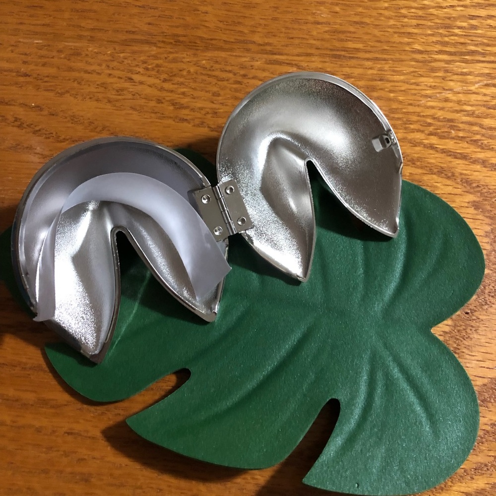 Silver fortune cookie jewelry or keepsake box New - Picture 4 of 6